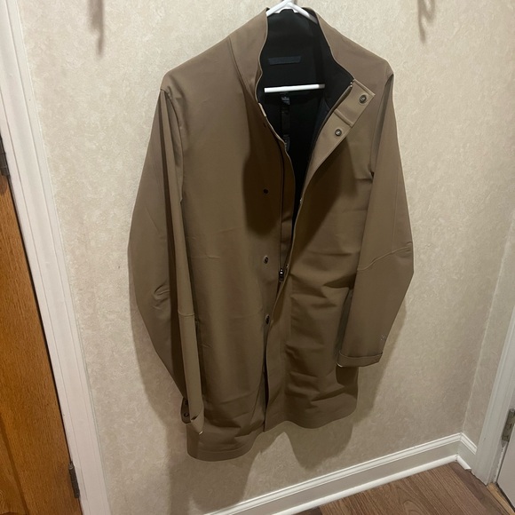 lululemon athletica Men's Brown Raincoat - Picture 1 of 3